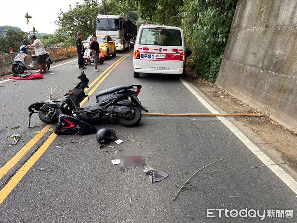 ▲▼台8線女騎士閃竹子慘遭曳引車擦撞，腳骨折送醫 。（圖／記者李陳信得翻攝）