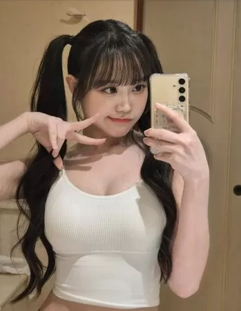 ▲邊荷律靠著活潑個性與甜美外型累積大批粉絲。（圖／翻攝自Threads／yuling34）