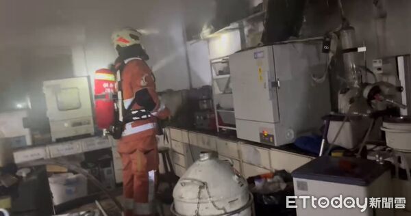 ▲▼清華化工館火警。（圖／記者楊永盛翻攝）
