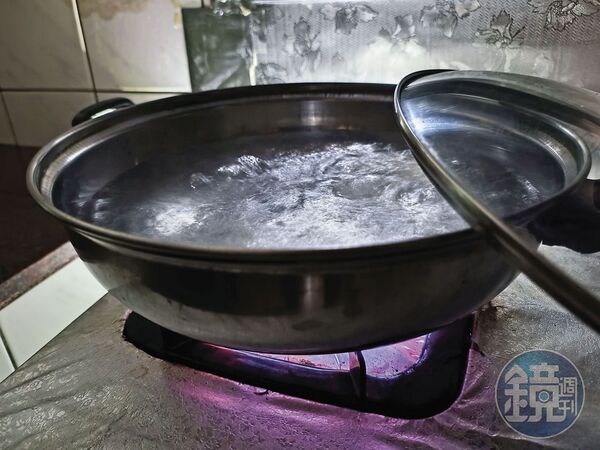 楊忠平企圖分屍，還將死者的手掌放入湯鍋烹煮，令人毛骨悚然。（示意畫面）