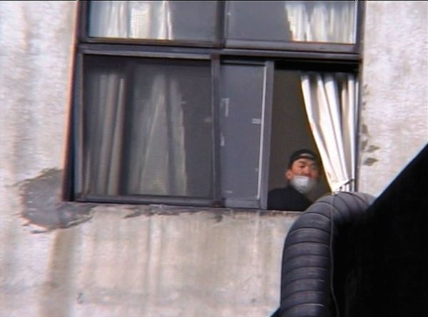 案發後，公寓變成凶宅，靈異傳聞不斷。（東森新聞提供）