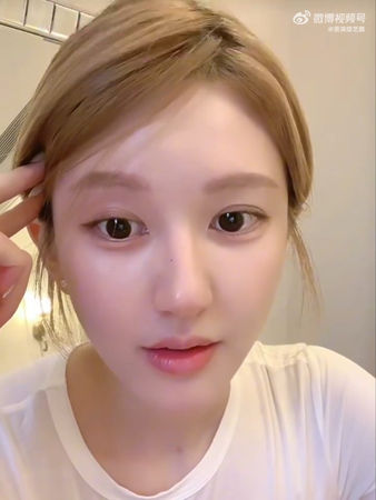 ▲▼趙露思直播親口訴說在廁所挨罵3小時。（圖／翻攝自微博）