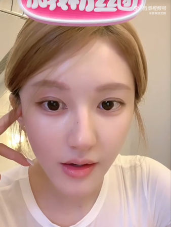 ▲▼趙露思直播親口訴說在廁所挨罵3小時。（圖／翻攝自微博）