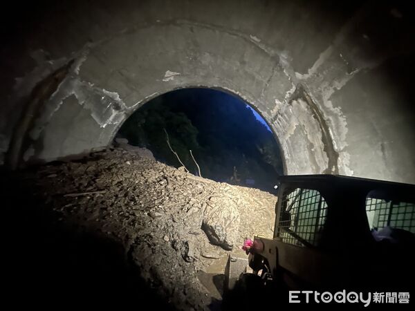 ▲▼台20線南橫公路向陽至初來路段發生災阻，道路封閉。（圖／公路局提供）