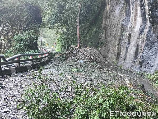 ▲▼台20線南橫公路向陽至初來路段發生災阻，道路封閉。（圖／公路局提供）