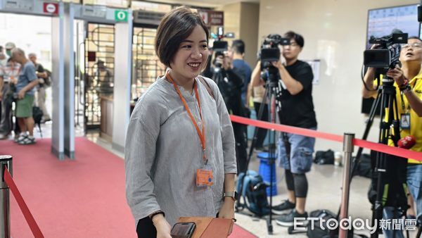 ▲▼柯文哲抵北院開庭，學姊黃瀞瑩挺孕肚到場旁聽。（圖／記者黃哲民攝）