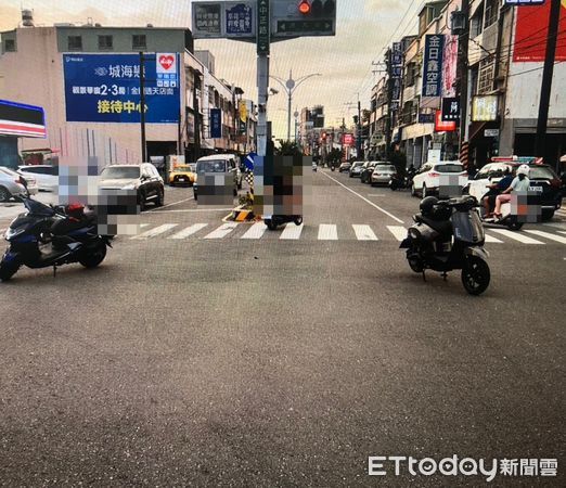 ▲▼2女國中生雙載鬼切左轉，擊落男騎士。（圖／記者許宥孺翻攝）