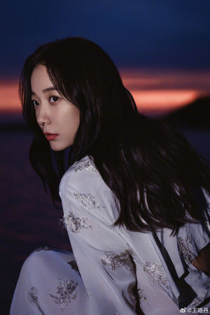 ▲▼王珞丹遭傳電影院遇男粉求婚是自導自演，工作室駁斥發聲明。（圖／翻攝自微博）