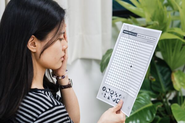 ▲▼賴旗俊建議民眾每日花10秒鐘進行簡易視覺自我檢查。（圖／土城醫院提供）