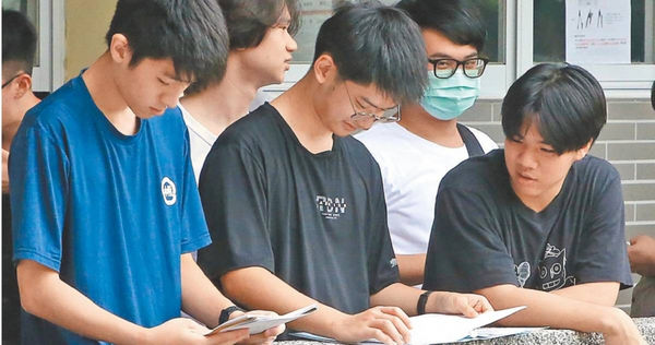 李家同表示，很多年紀大的人說年輕人的程度越來越差。（示意圖／報系資料照）