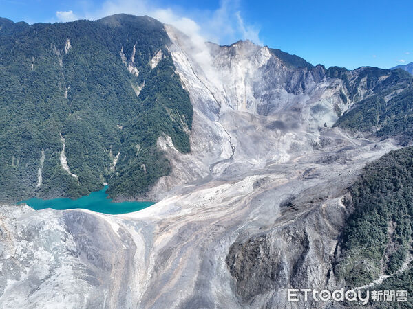 ▲▼空勘影像綜合比對發現災前地表崩塌裸露面積約三百公頃，災後裸露面積約五百公頃。（圖／記者王兆麟翻攝，下同）