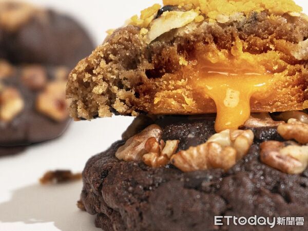 ▲▼coco.Brownies中秋推黃金軟餅乾禮盒、台灣烏龍茶布朗尼禮盒。（圖／coco.Brownies提供）