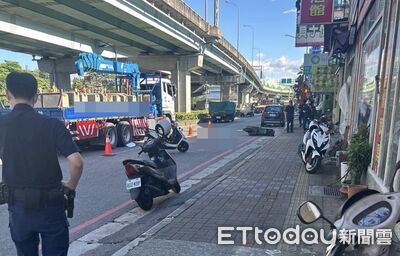 快訊/五股奪命車禍!砂石車「切車道碰撞機車」 騎士當場慘死