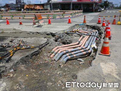 查明台1線路面下陷原因 翁章梁親赴現場勘查