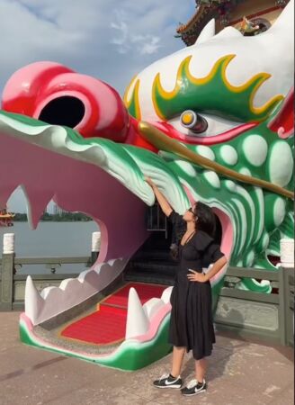 ▲卡蜜拉（Camila Cabello）在高雄逛寶雅。（圖／翻攝自卡蜜拉tik tok）