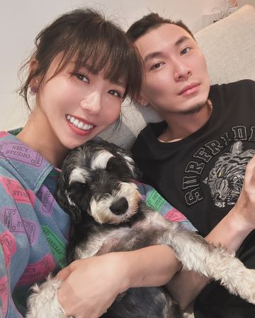▲大牙登記結婚，謝承均、曾莞婷和潘逸安是見證人 。（圖／翻攝自臉書）