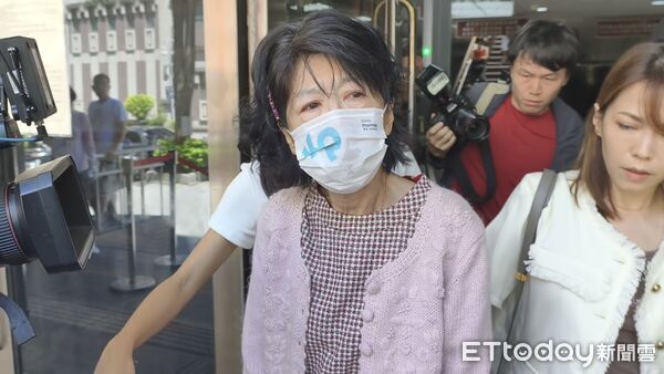 ▲▼柯文哲妻子陳佩琪今（14日）到台北地院旁聽丈夫出庭，卻嗆問審判長「請問他（柯）做了什麼，叫做犯罪嫌疑重大！！！！？」。（圖／記者黃哲民攝）