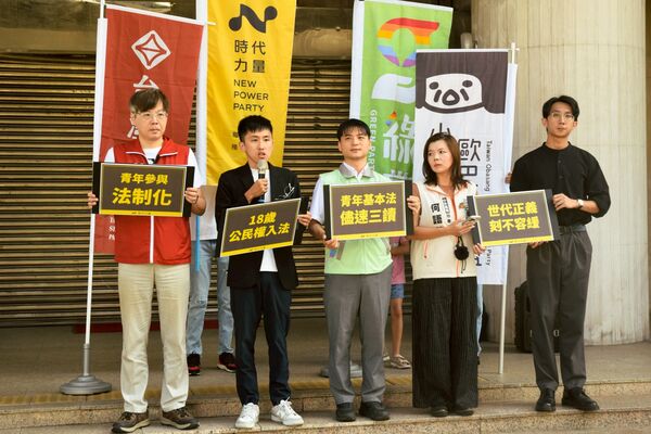 ▲▼4小黨呼籲盡速通過青年基本法。（圖／時代力量提供）