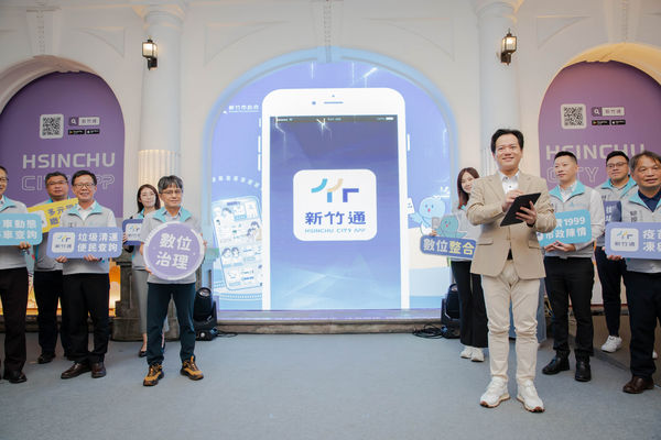 ▲代理市長邱臣遠主持「新竹通」啟動儀式。（圖／新竹市政府提供）