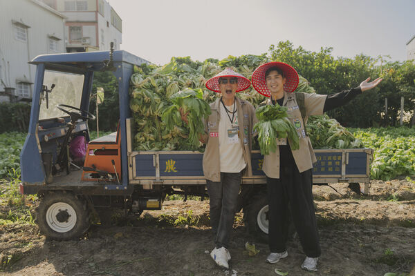 ▲▼ 胡瓜與子女透過烤肉，享受難得的家人時光    。（圖／客家電視台提供）