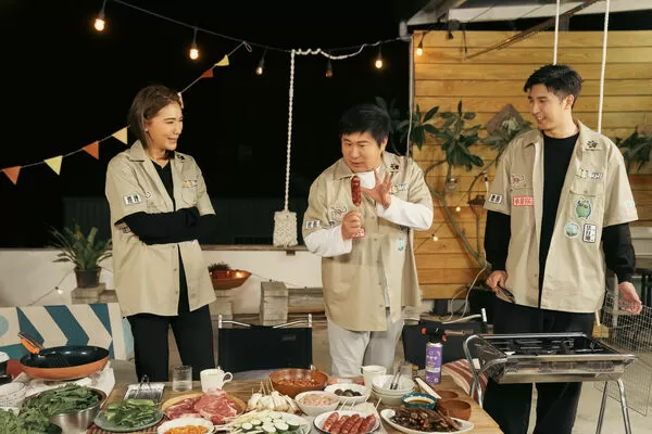 ▲▼ 胡瓜與子女透過烤肉，享受難得的家人時光    。（圖／客家電視台提供）