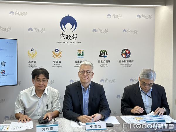 ▲▼內政部舉辦部務會報會後記者會，由內政部次長吳堂安主持，說明丹娜絲颱風及728豪雨災後復原重建內政部協助進度。（圖／記者詹詠淇攝）