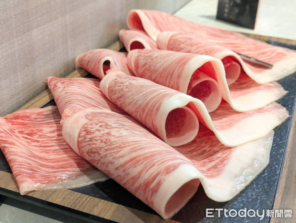 ▲主打日本A5和牛！新・肉多多8/16試營運。（圖／記者黃士原攝）