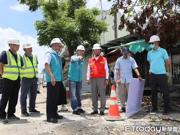 ▲▼ 翁章梁關心台1線水上段道路下陷修復工程    。（圖／嘉義縣政府提供）