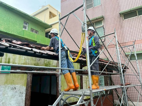 ▲▼丹娜絲風災過後，內政部及民間力量持續進行受損民宅修繕工程。（圖／內政部提供）