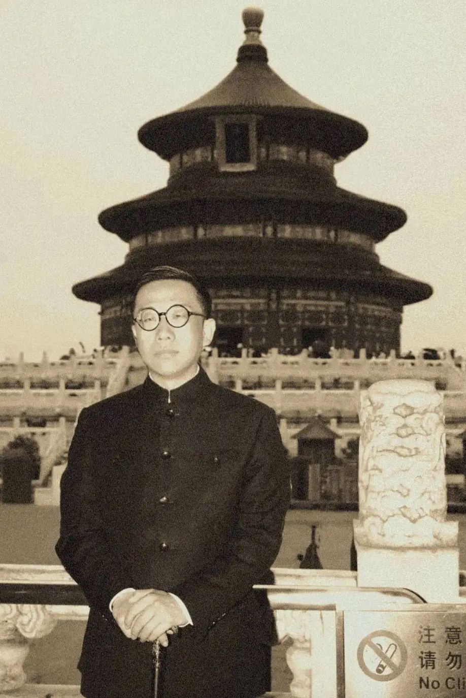 ▲付強在天壇拍攝的復古照片，連AI都將其辨識成末代皇帝溥儀。（圖／翻攝封面新聞）