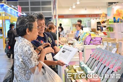 黑色暴雨警告後！花蓮農特產在港博覽會亮相　港人熱情嚐好味