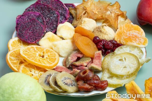 ▲「Ciao巧安果物」天然水果乾。（圖／微風集團提供）