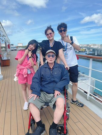 ▲▼陳維齡帶老父與孩子們搭遊輪旅行。（圖／藝起發光）