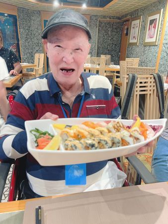 ▲▼陳維齡帶老父與孩子們搭遊輪旅行。（圖／藝起發光）