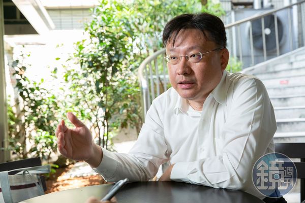 黑石財經執行長温建勳預期，隨著台積電走高，外資將開始調升目標價。