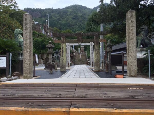 ▲▼日本佐賀縣有田町「陶山神社」前平交道（圖／翻攝自Facebook／陶山神社 ）