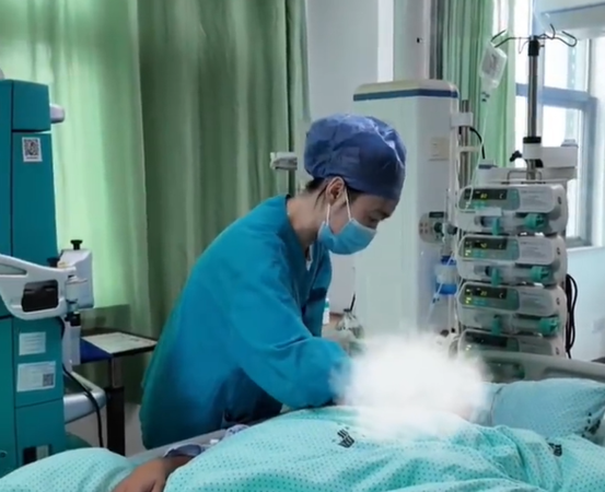 ▲▼30歲男狂健身半月進ICU。（圖／翻攝自微博）