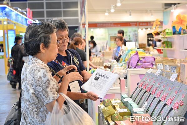 ▲▼花蓮六家在地優質農特產品業者進軍香港會議展覽中心展出多元產品。（圖／花蓮縣政府提供，下同）