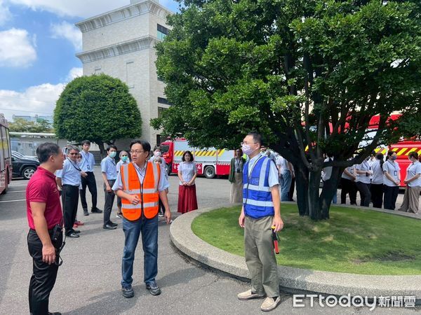 ▲台南市消防五大隊與溫士頓醫藥公司進行組訓踏勘，提升防救災應變能量。（圖／記者林東良翻攝，下同）