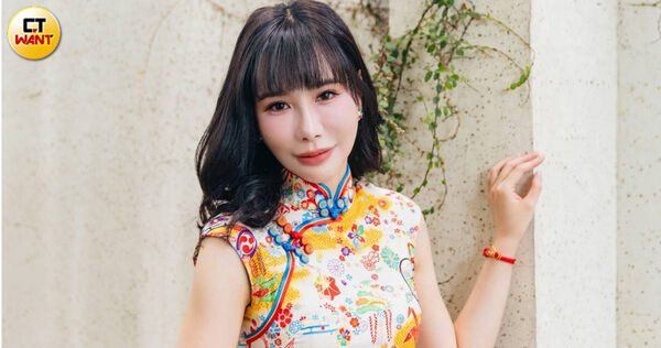 補教美女名師夢露個性幽默，經常穿旗袍上課也成為她的招牌特色。（圖／楊澍攝）