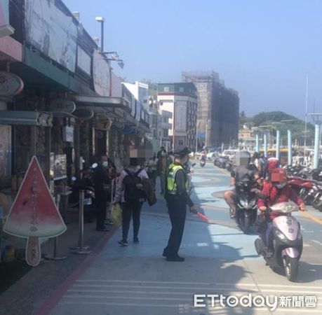 ▲東港警方16日起在小琉球交通大執法。（圖／記者陳崑福翻攝）