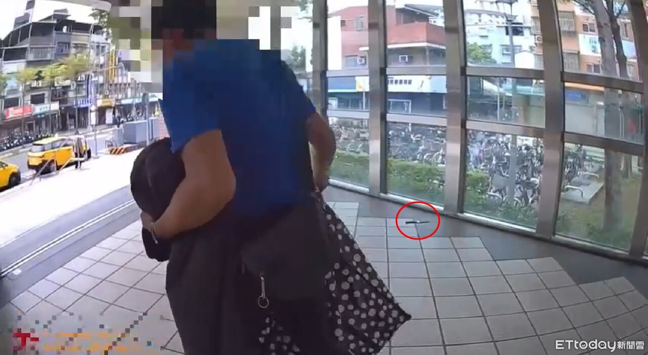男拿水果刀搭捷運！辯：廚師帶刀很正常　三字經辱警下場曝