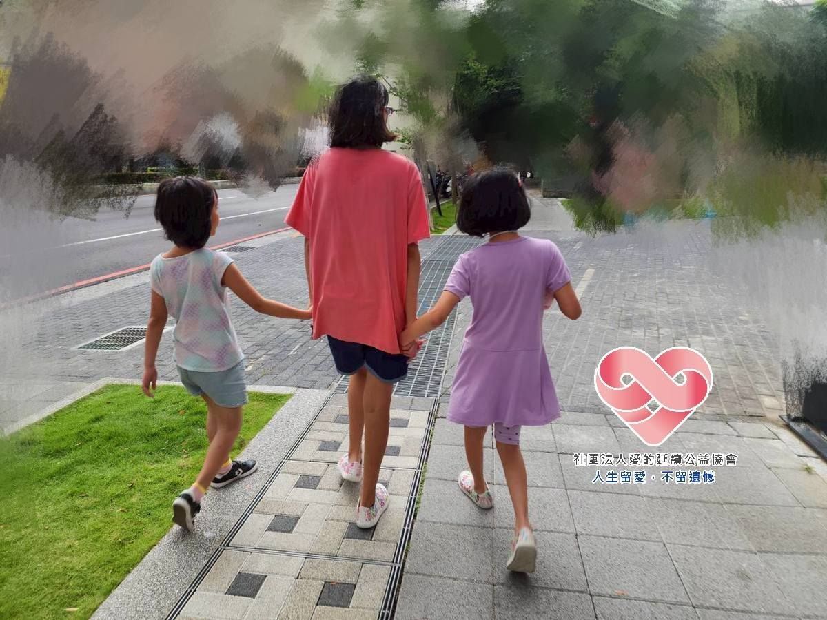 ▲▼單親媽帶3名幼女。（圖／翻攝臉書／愛的延續公益協會）