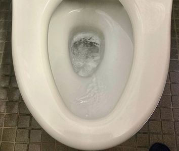 標榜可沖水！這1物千萬別丟馬桶　大廠也搖頭：恐致堵塞故障