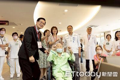 屏榮龍泉分院松鶴長照揭版啟用 屏東邁向醫養合一新里程