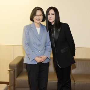 蔡英文也去看江蕙演唱會! 曬合照嗨喊「今晚我甲江蕙攬牢牢」