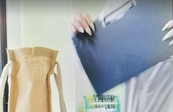 ▲彰化分局大竹派出所員警扮投資客逮捕女車手搜出毒品喪屍菸彈。（圖／警方提供）