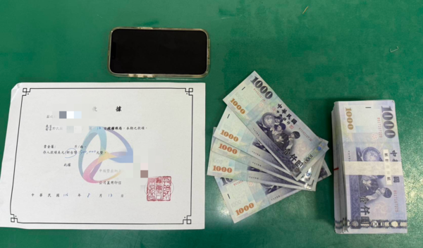 ▲彰化分局大竹派出所員警扮投資客逮捕女車手搜出毒品喪屍菸彈。（圖／警方提供）