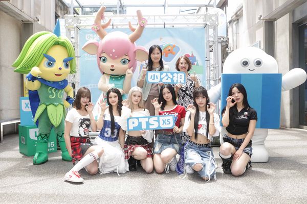 ▲口袋影展謝玒玲副總徐秋華總經理幻藍小熊。（圖／小公視）