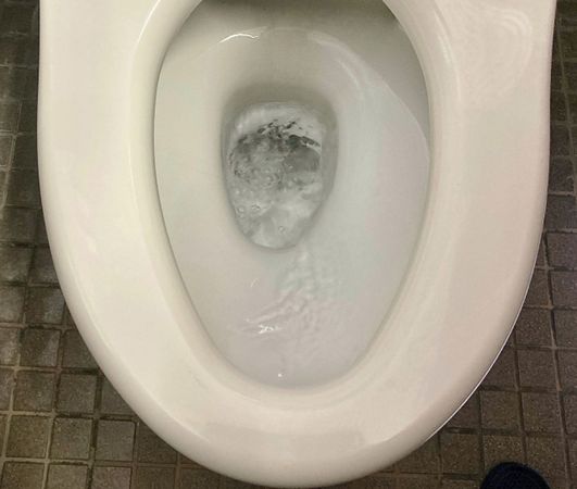 標榜可沖水的馬通清潔濕巾，很有可能造成馬桶堵塞。（示意圖，photoAC）